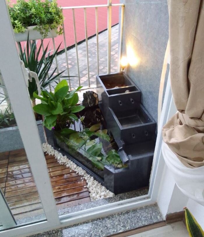 Thiết kế tiểu cảnh ban công kết hợp nước và cây xanh 2